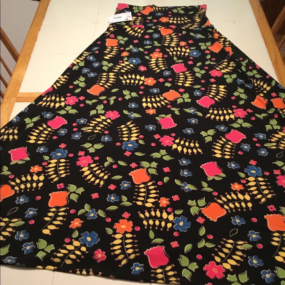 BNWT S LuLaRoe Maxi STUNNING Vibrant Flowers/Black